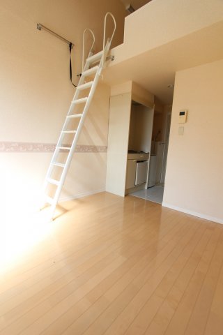 居室・リビング　同アパートの参考写真です。