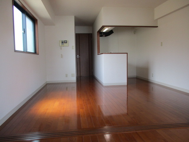 居室・リビング　広いリビングです