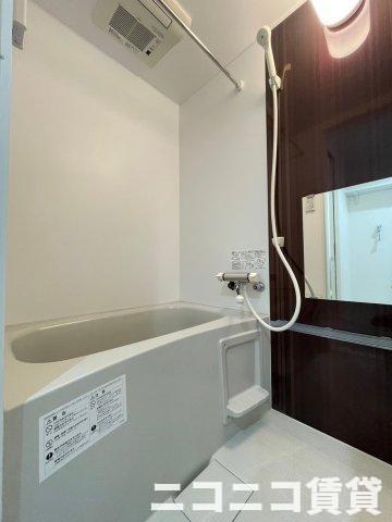 バス・シャワールーム　浴室乾燥機つきで洗濯物も干せます。※モデルルーム