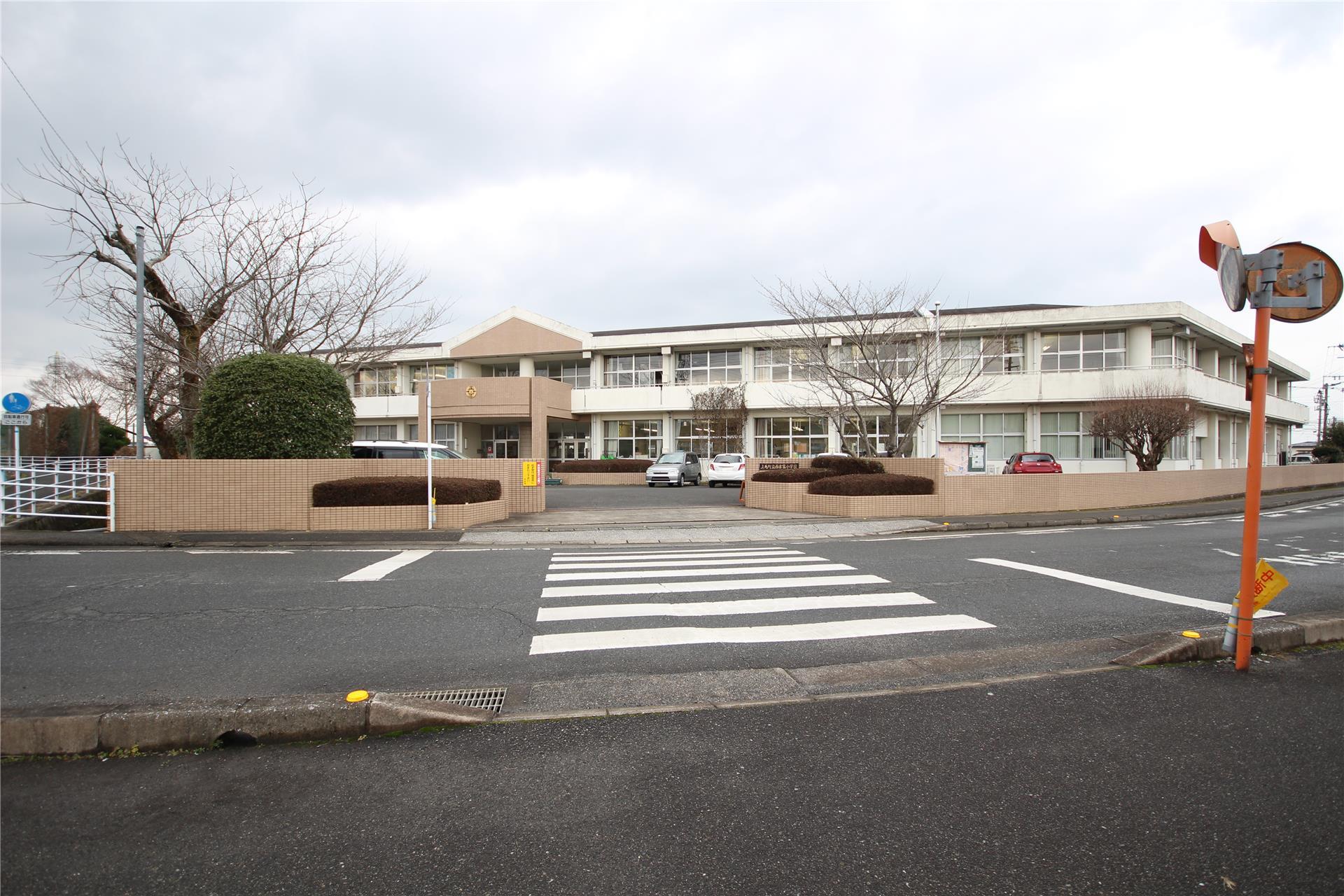 小学校　上毛町立西吉富小学校（小学校）まで1486m