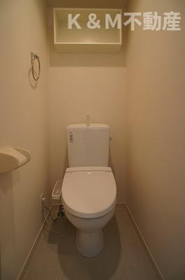 トイレ　落ち着いた色調のトイレです