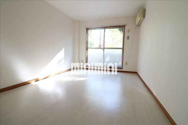 居室・リビング　８帖あるエアコンつきの洋室です。