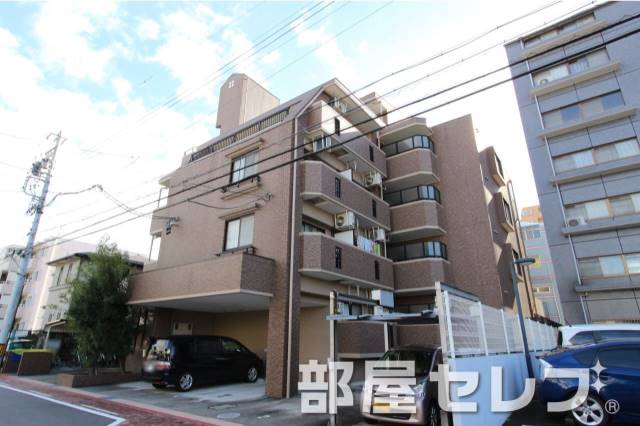 建物外観　駅から徒歩圏内にあるマンション。