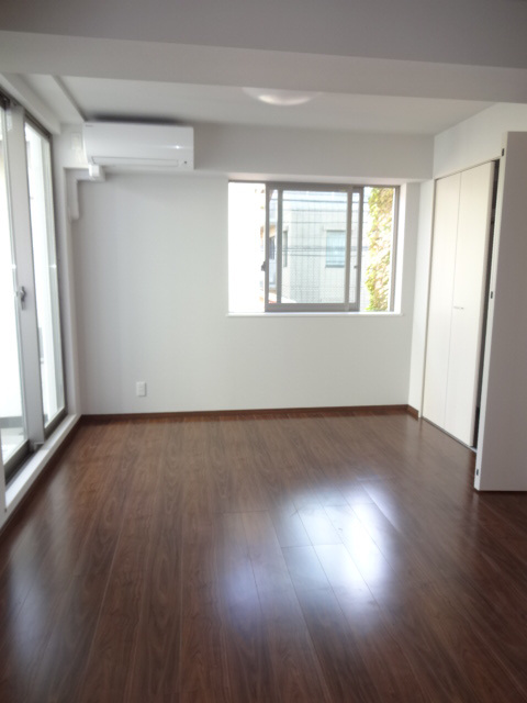 居室・リビング　※別部屋の参考写真です。