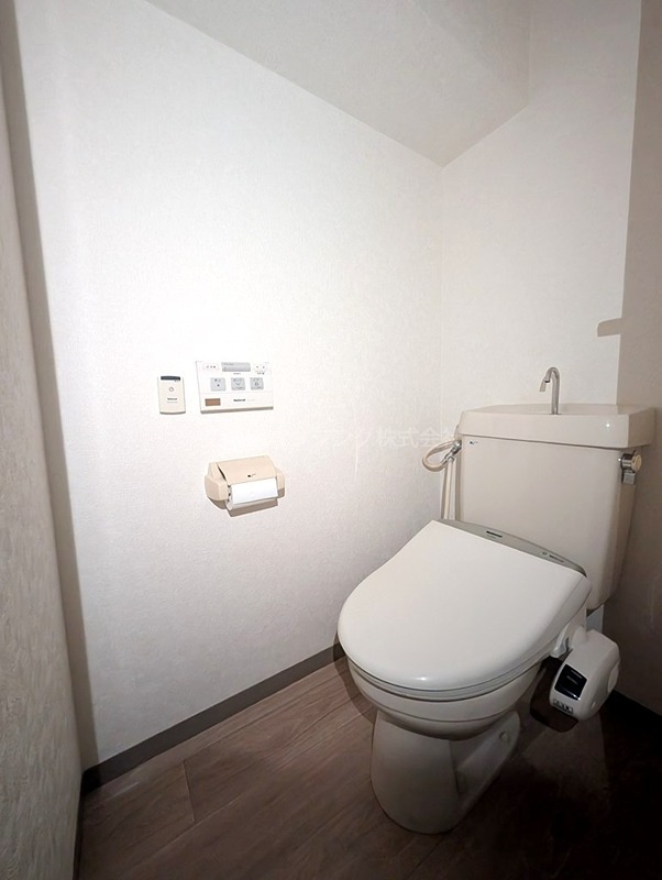 トイレ　他号室の参考写真となります