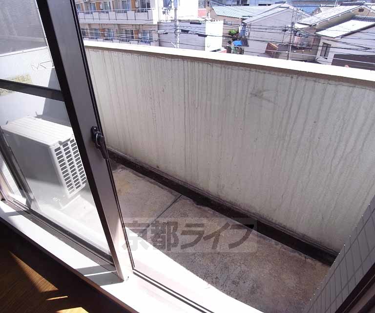 バルコニー　頑丈なバルコニーでちょっぴり広め