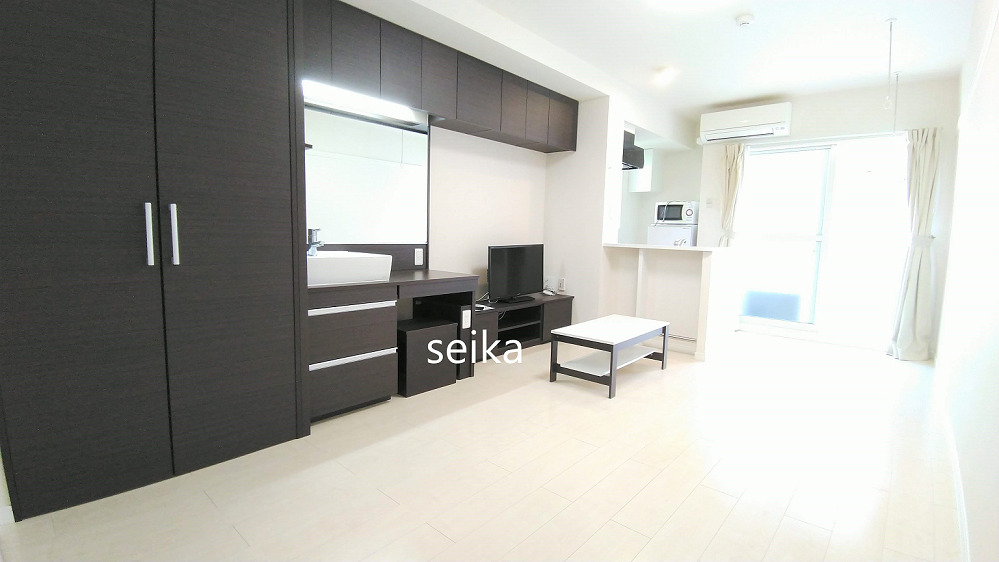 居室・リビング　1階はフローリング、2階以上はカーペットタイプとなります。