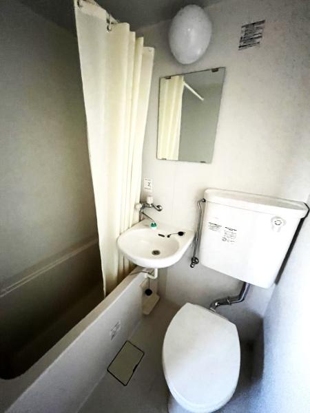 バス・シャワールーム　バスルームです