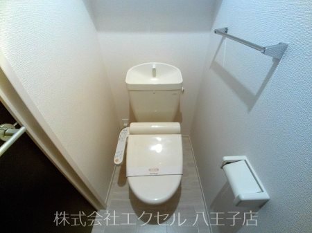 トイレ　温水洗浄便座付きです。
