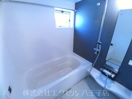 バス・シャワールーム　追い炊き機能、浴室乾燥機完備