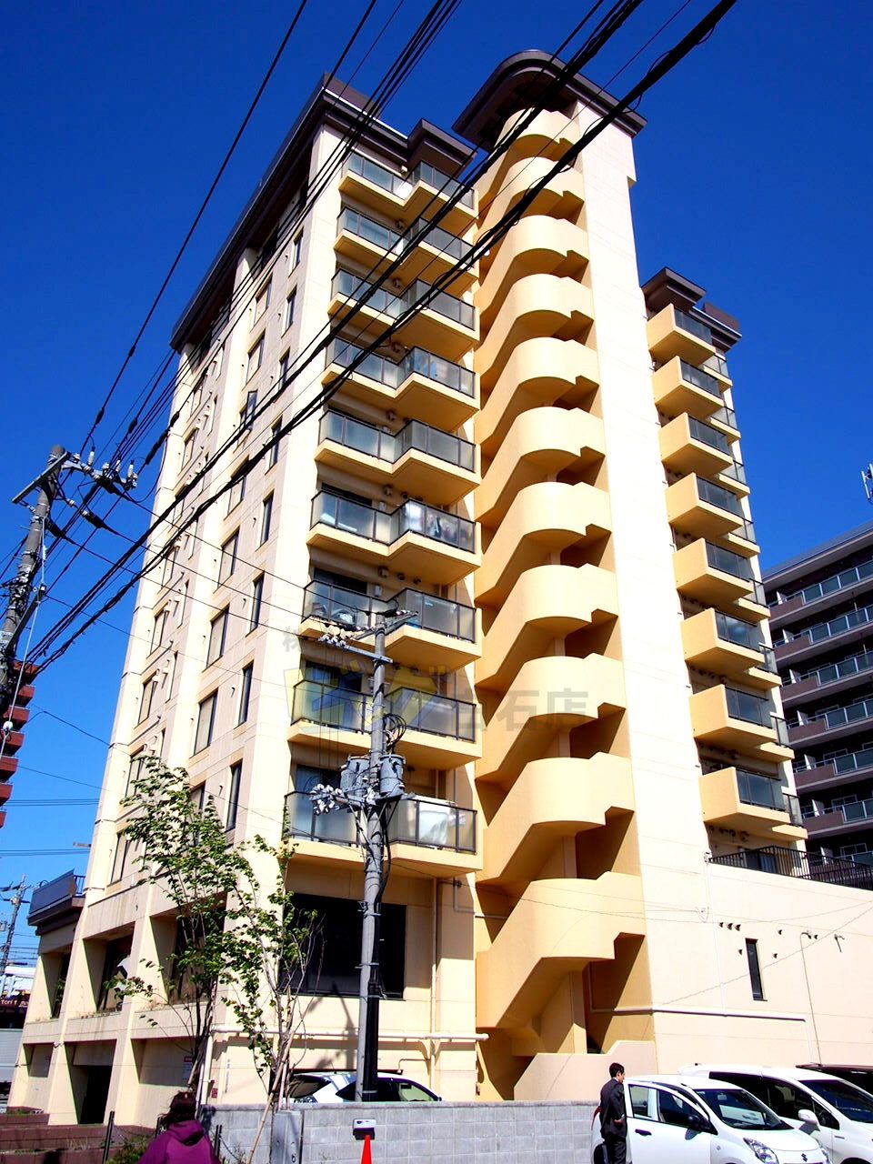 建物外観　東札幌駅徒歩１分の好立地マンションです♪