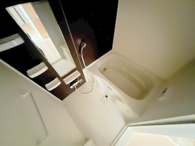 バス・シャワールーム　広めのお風呂は一日の疲れを癒してくれます。