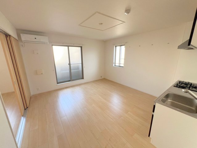 居室・リビング　明るく広々としたリビングです。