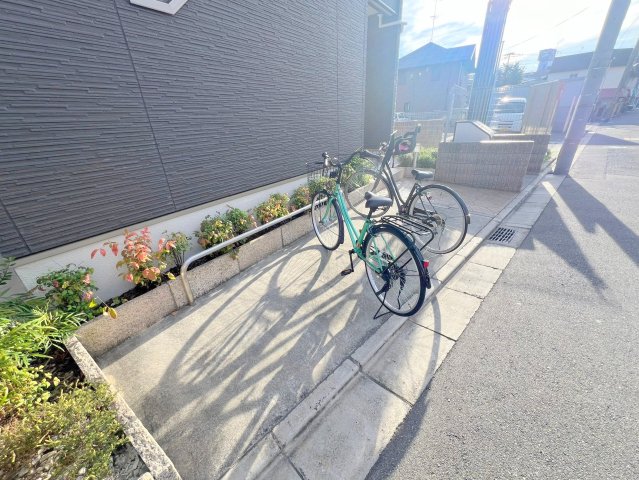 駐車場　敷地内には入居者専用の駐輪スペースもあります。