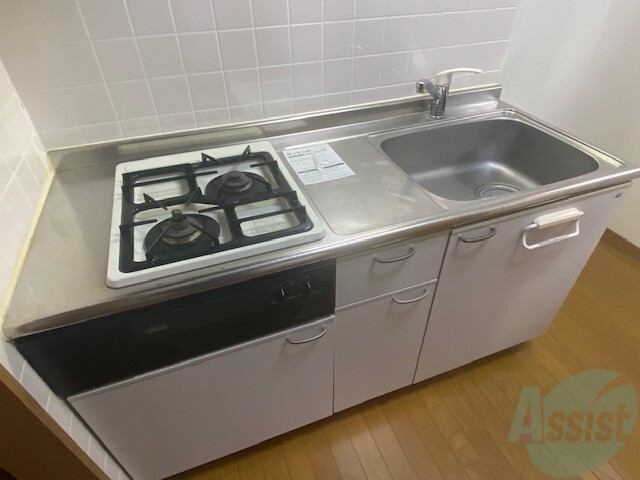 キッチン　２口コンロ設置されているので、新しく買わなくても大丈夫ですね