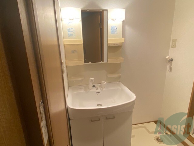 洗面設備　シャンプーもできる独立洗面台です。お出かけの準備も快適ですね