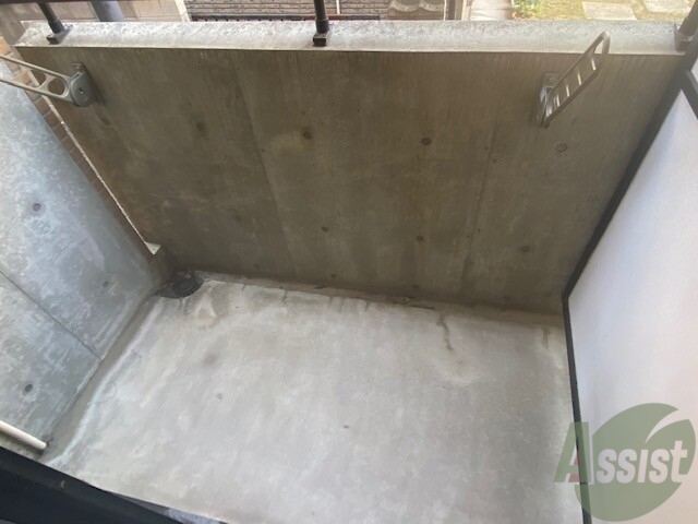 バルコニー　バルコニーになります。室外でもお洗濯物が干せて、便利ですね。