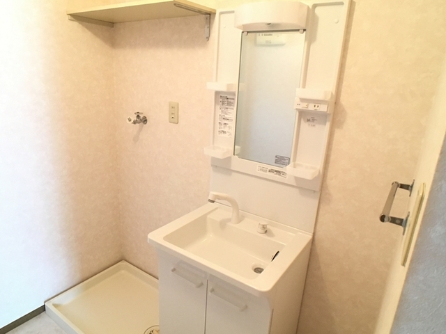 洗面設備　別部屋参考写真です