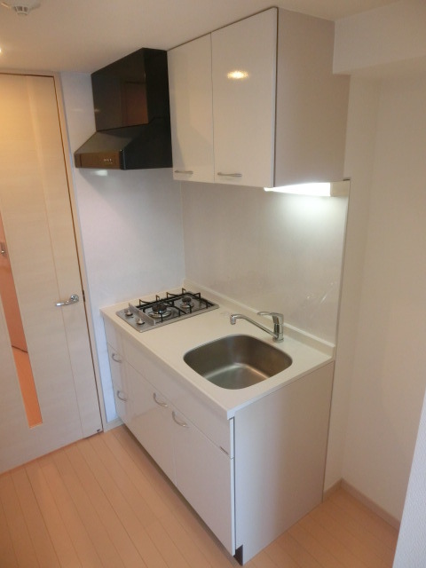 キッチン　ガスコンロ２口のシステムキッチンでお料理もはかどります。