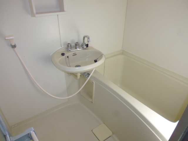 バス・シャワールーム　違う部屋の写真です。