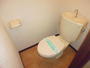 トイレ　違う部屋の写真です。