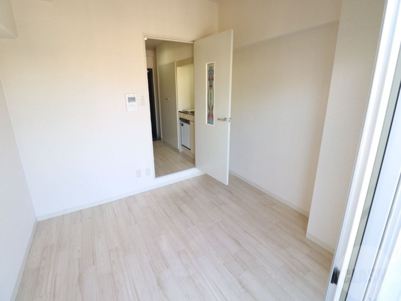 居室・リビング　６帖の洋室です