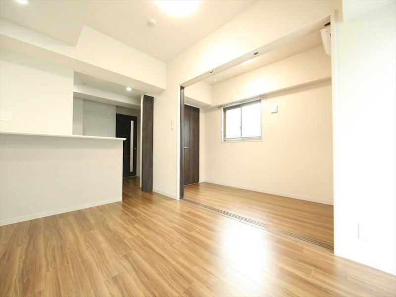 居室・リビング　ＬＤＫ10.6帖　洋室4.5帖　つなげても仕切っても使えます