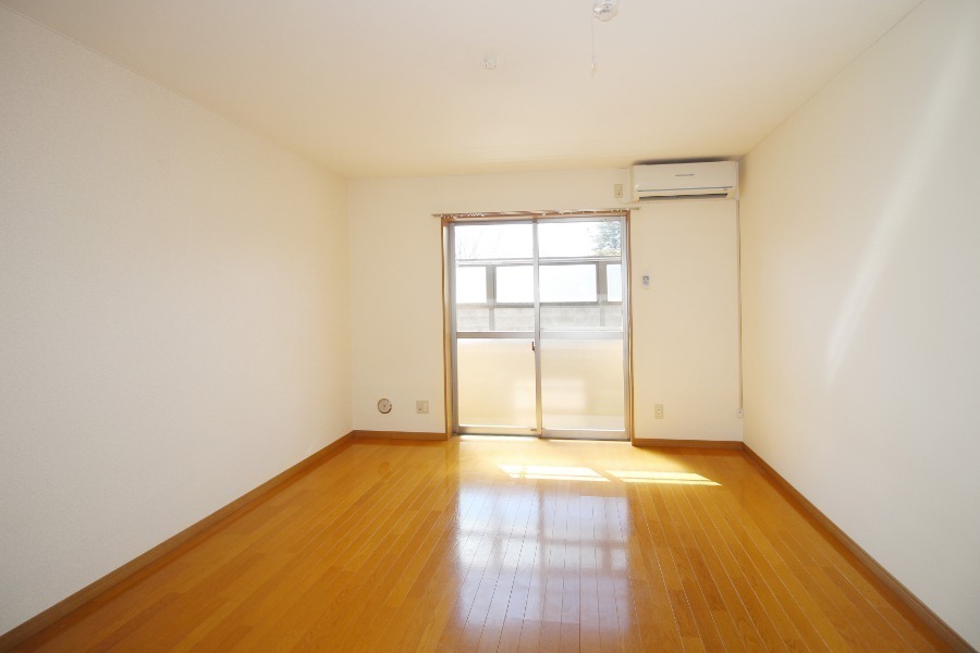 居室・リビング　広々とした洋室