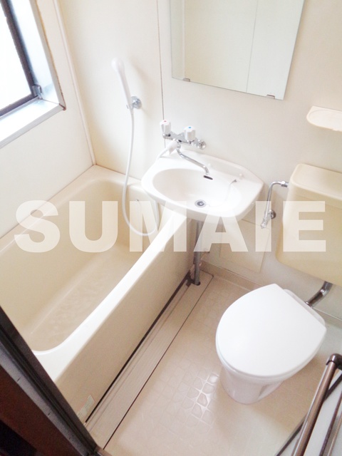 バス・シャワールーム　窓付き3点ユニットバスです☆