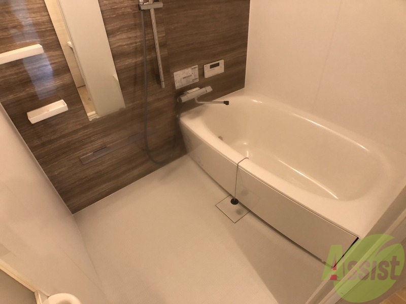 バス・シャワールーム　お風呂になります。一日の疲れを癒してくださいね。