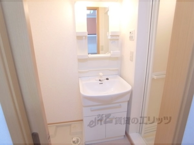 洗面設備　独立洗面台もついています