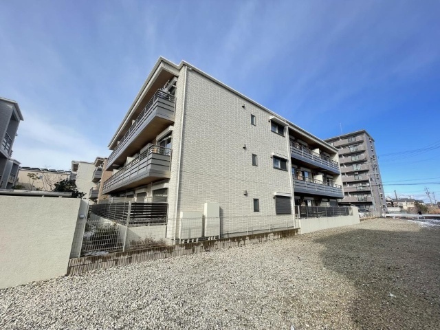 建物外観　積水ハウスのマンションです