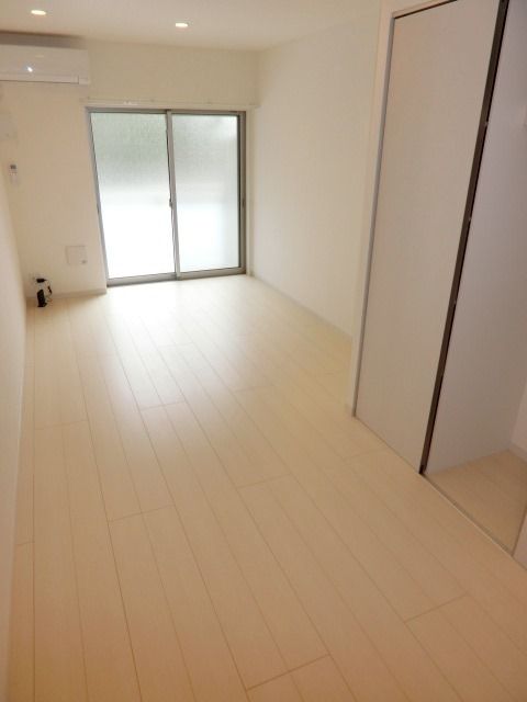 その他部屋・スペース　奥行のある洋室