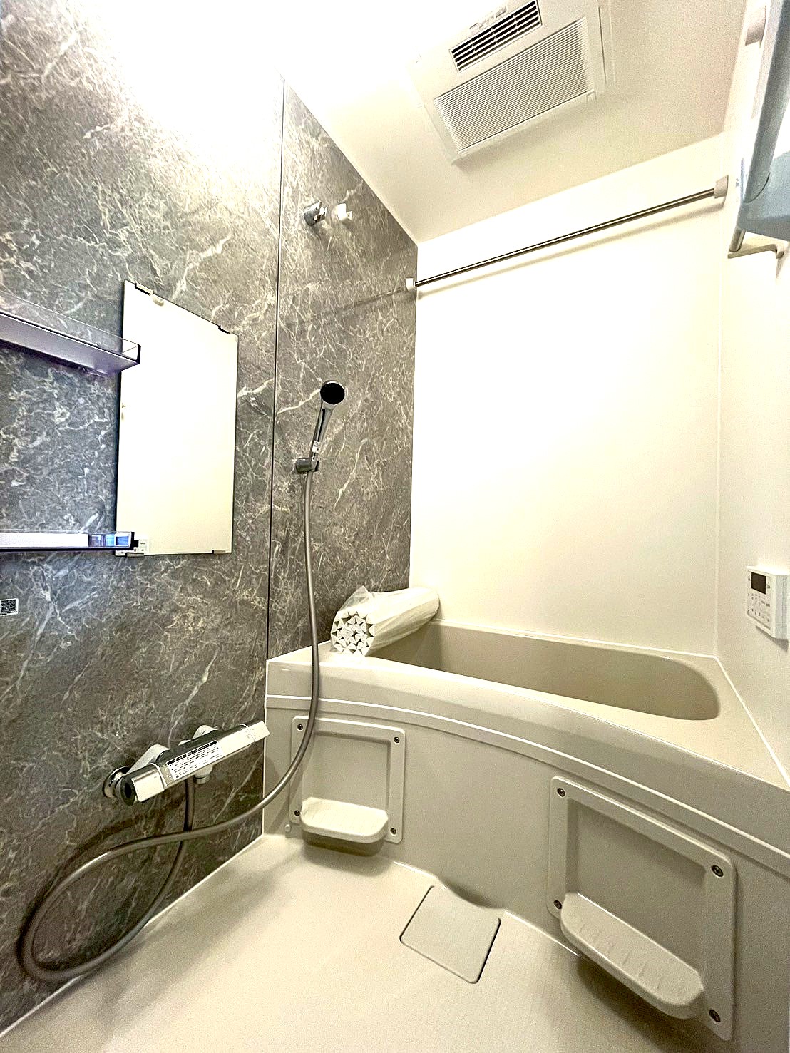 バス・シャワールーム　追い炊き機能付き