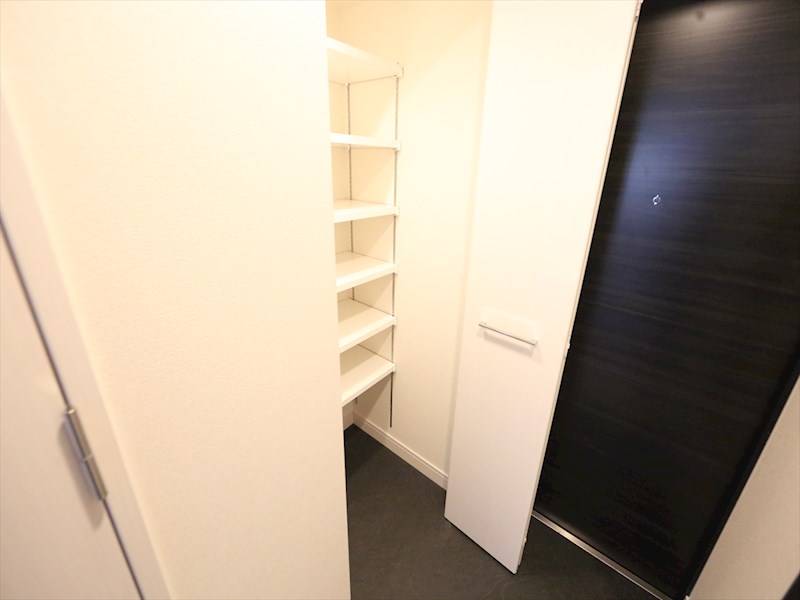 玄関　玄関　シューズボックス付（収納充実してます）　同仕様写真