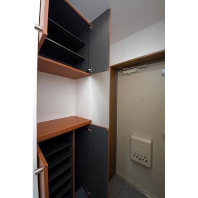 玄関　※写真は同タイプ住戸です。