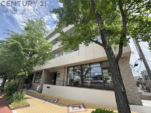 建物外観　エレベーター付きで重い荷物も楽々♪