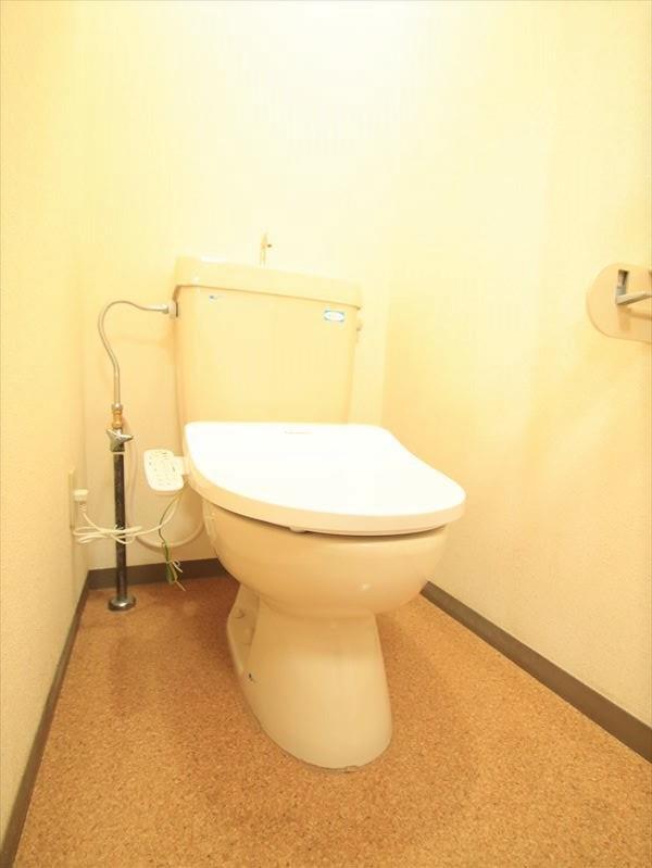 トイレ　温水洗浄便座です☆
