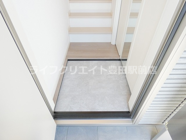 玄関　※外観、室内共に同ハウスメーカー類似商品（イメージ）