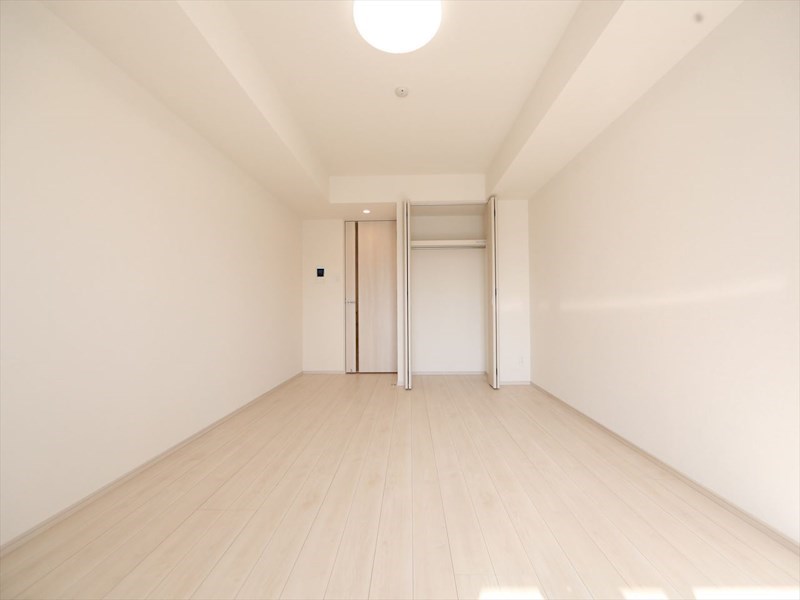 居室・リビング　洋室10.5帖　クローゼット付（収納充実してます）