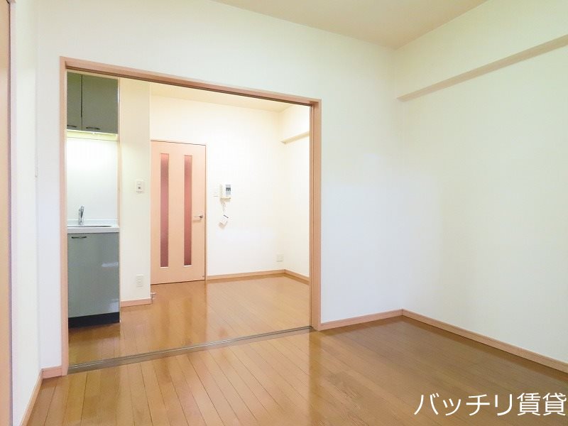 居室・リビング　別号室タイプの為、現状を優先致します。