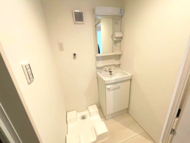 洗面設備　朝の支度にも助かる、独立の洗髪洗面化粧台