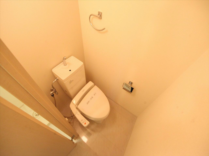 トイレ　温水洗浄暖房便座付トイレ