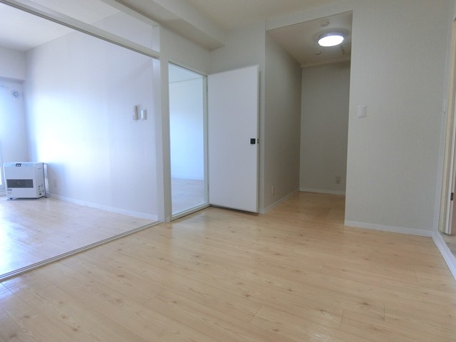 居室・リビング　同タイプ内観です