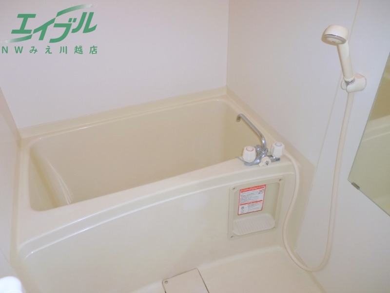 バス・シャワールーム　同物件別部屋写真です。