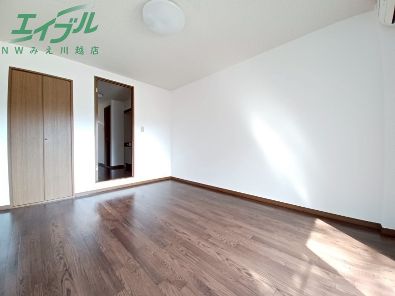 居室・リビング　同物件別部屋写真です。