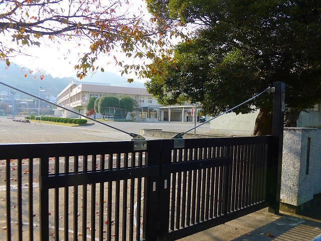 小学校　広沢小学校（小学校）まで2500m