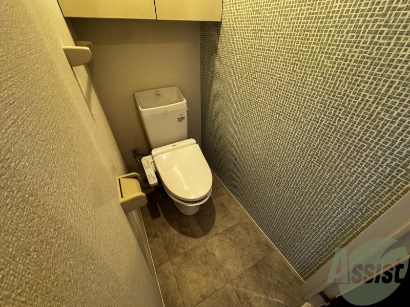 トイレ　こちらはトイレです。ピカピカなトイレで、気持ちも良いですね。