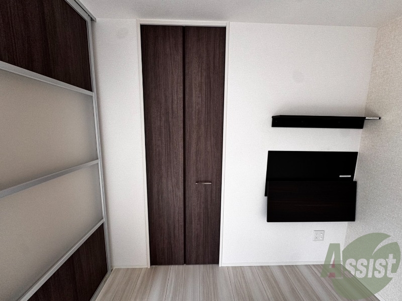 収納　こちらは玄関になります。扉を開けるととても明るいですね。