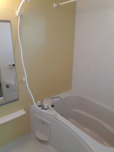 バス・シャワールーム　※同物件、同タイプ、間取り反転のお部屋です